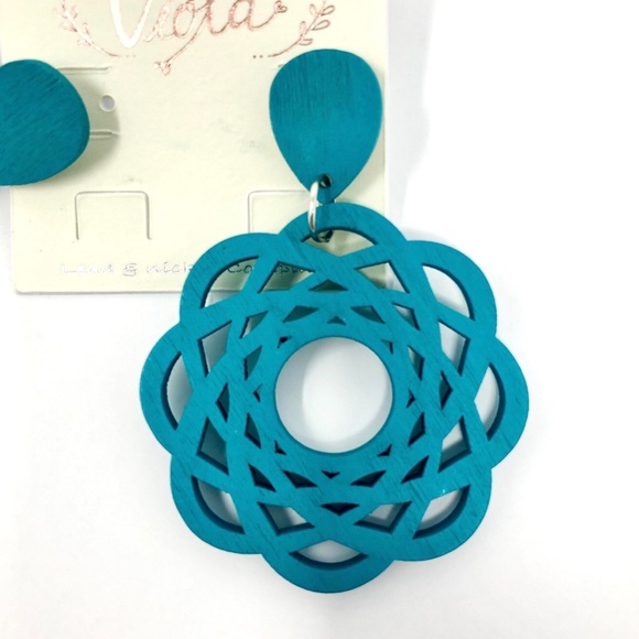 🍃Flower Filigree Wood Earrings in Turquoise - Picture 2 of 5